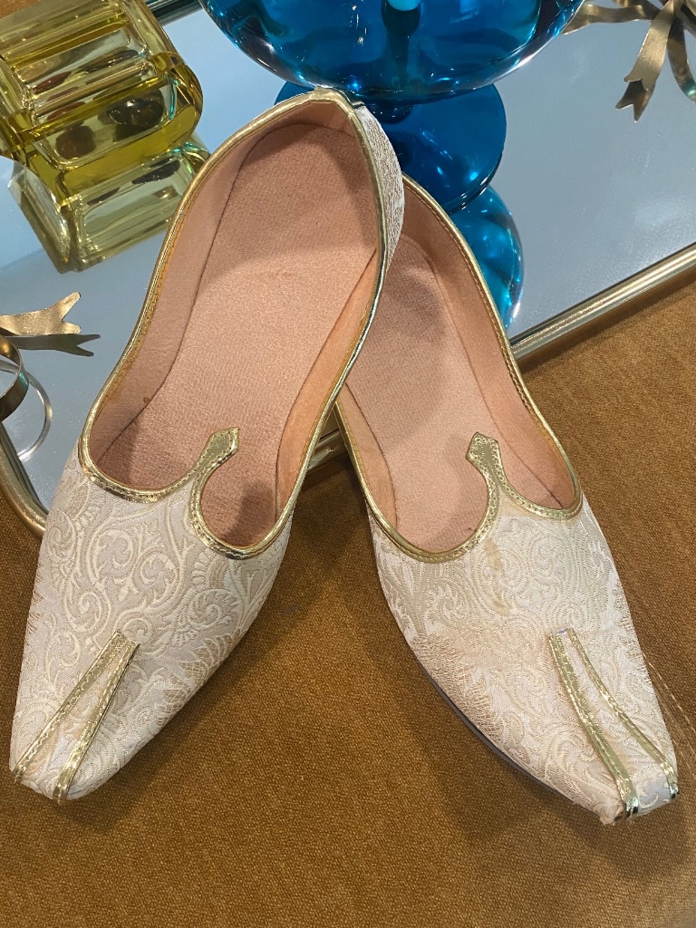 Mojaris slip on shoes